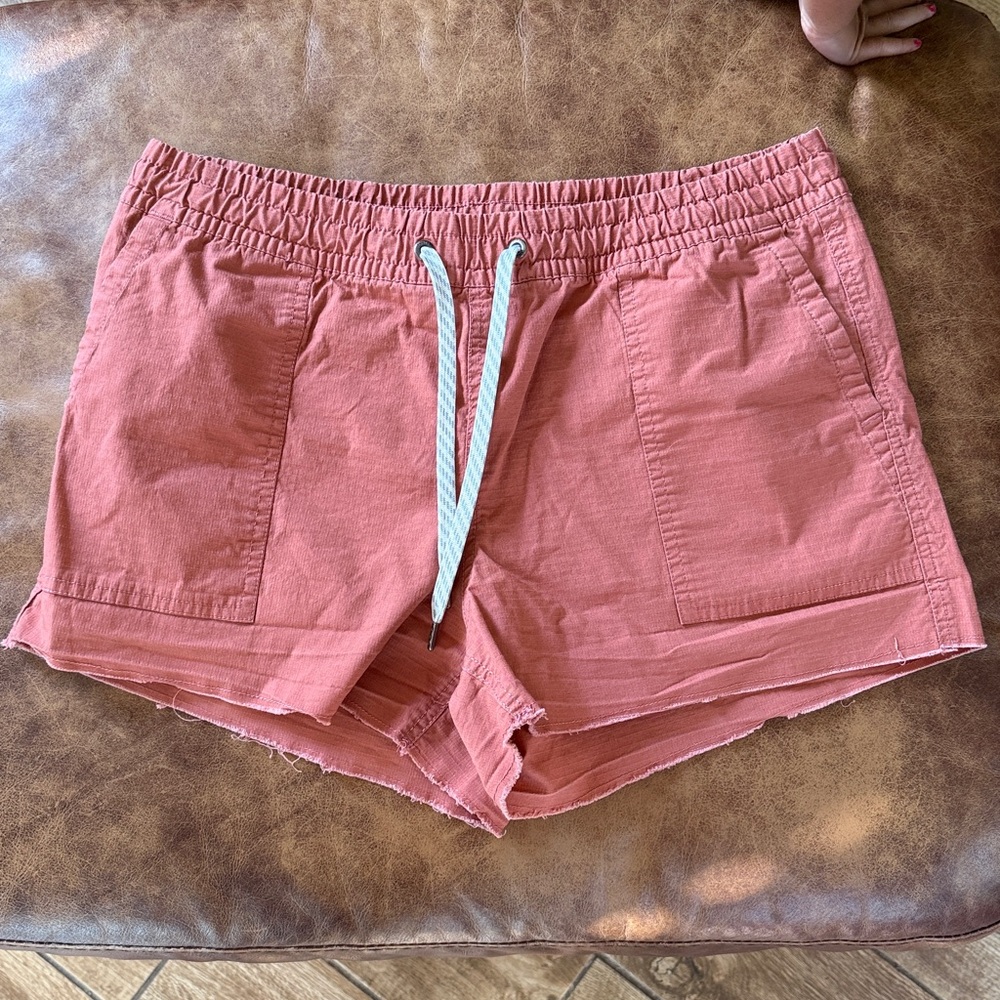 Women’s Vuori Vintage Ripstop Short 3” Sz Medium Cinnamon Coral Pink Cotton